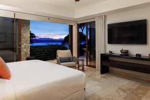 5 bedrooms, iron/ironing board, WiFi, bed sheets