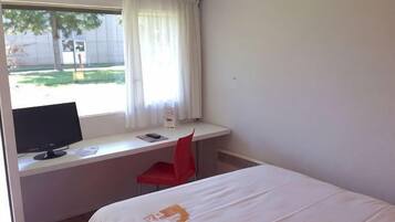 Cribs/infant beds
