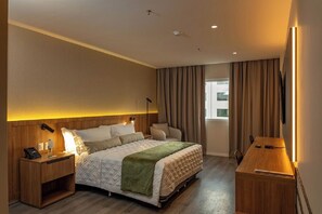 Dobbeltrom – superior | Safe på rommet, skrivebord for bærbar PC, wi-fi (inkludert) og sengetøy