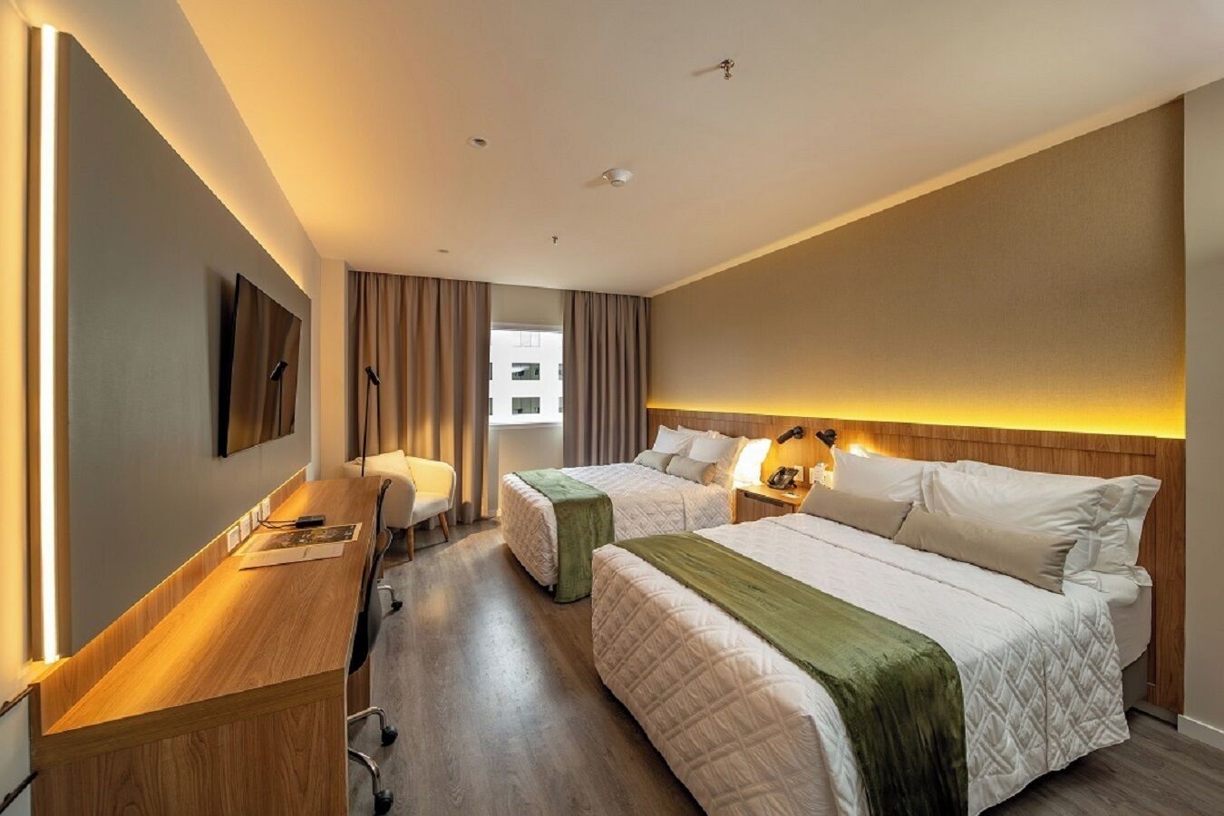 Rom – superior | Safe på rommet, skrivebord for bærbar PC, wi-fi (inkludert) og sengetøy