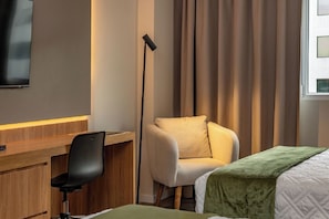 客房 | 客房内保险箱、笔记本电脑工作区、免费 WiFi、床单