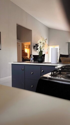 New Cozy Entire Home 2-Bedroom in Private Gated Community / WiFi & AC