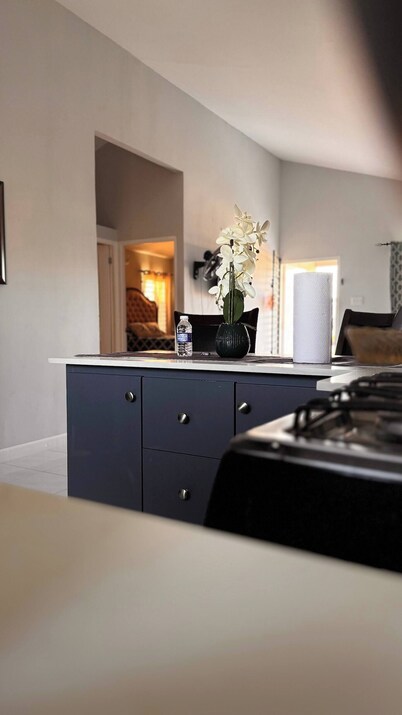 New Cozy Entire Home 2-Bedroom in Private Gated Community / WiFi & AC