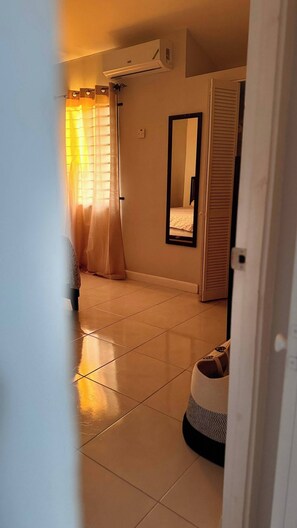 2 bedrooms, WiFi, bed sheets - Cozy 2-bedroom house with WiFi, AC, Smart-Tv, 24 hour-Private Security (Old Harbour)