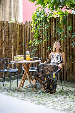 Apartment | Outdoor dining