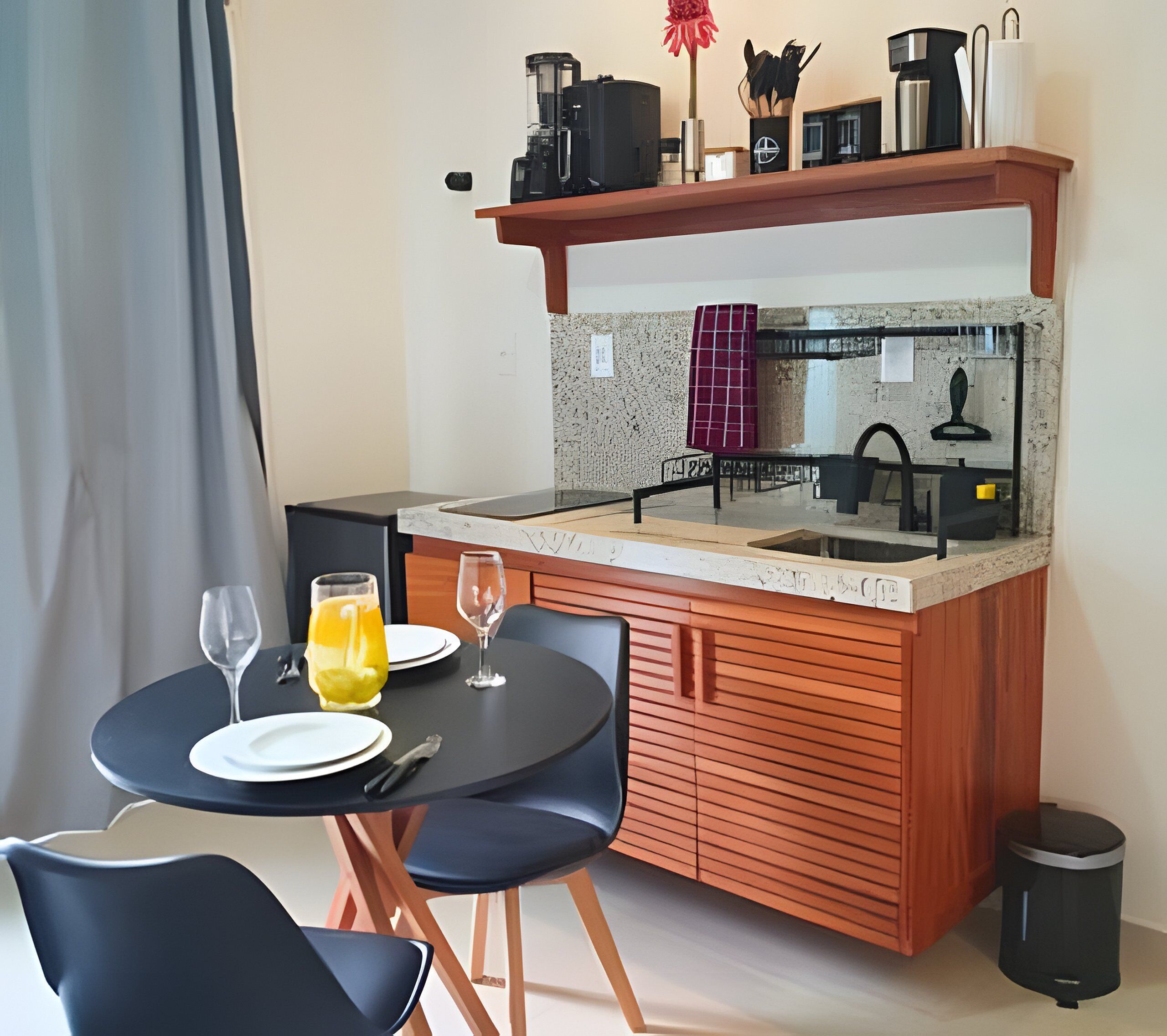 Apartamento | Cozinha privada | Frigobar, fogão, cooktop, talheres/pratos/utensílios de cozinha