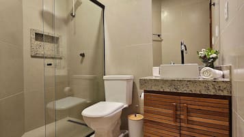 Comfort Apartment | Bathroom | Shower, hair dryer, towels, toilet paper