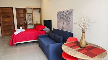 Leilighet – comfort | 1 soverom, skrivebord, skrivebord for bærbar PC og strykejern/-brett