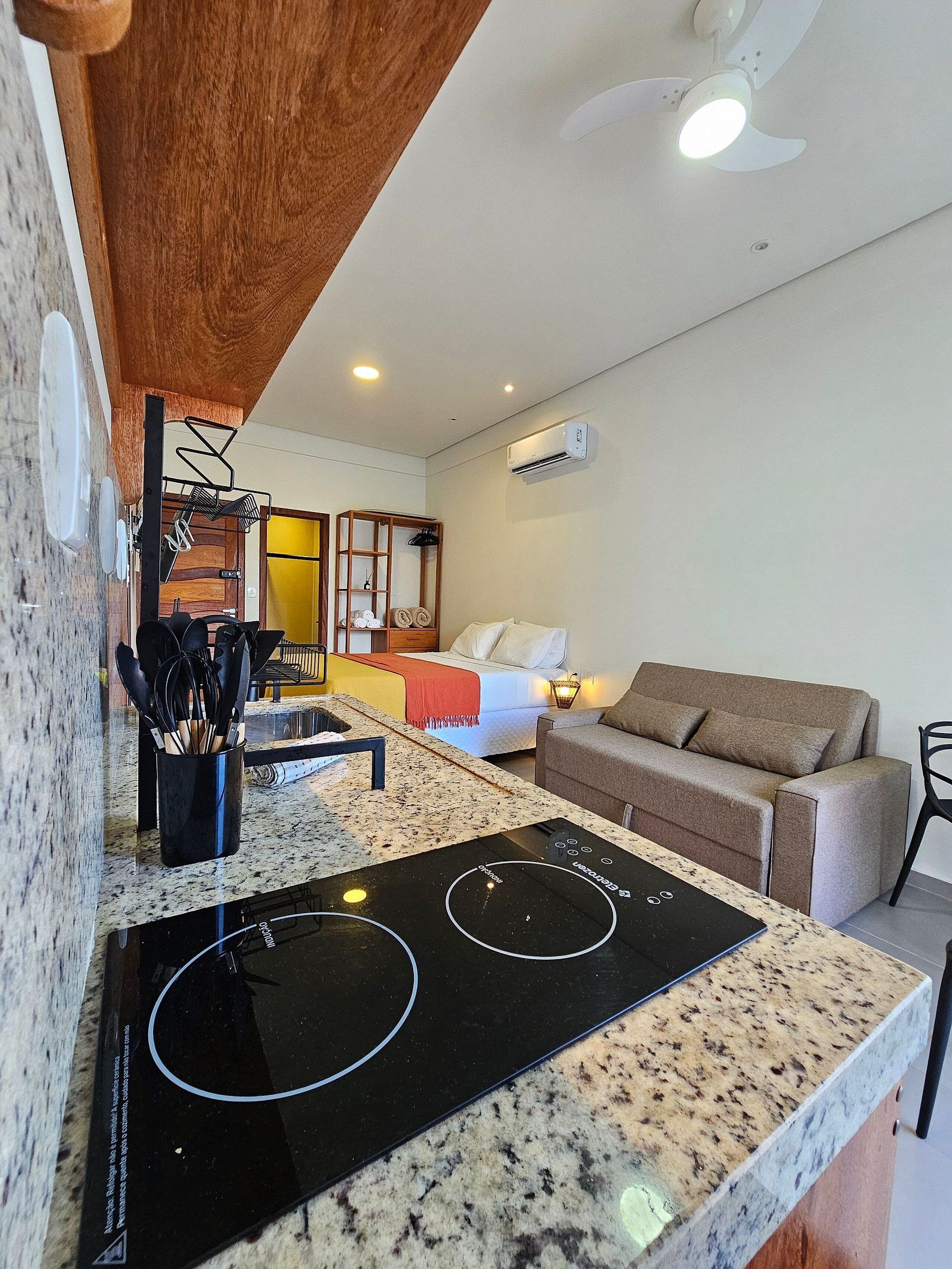 Apartamento conforto | 1 quarto, escrivaninha, espaço de trabalho para notebook