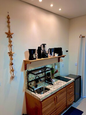 Comfort Apartment | Private kitchen | Mini-fridge, oven, stovetop, cookware/dishes/utensils