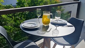 Apartment | Outdoor dining