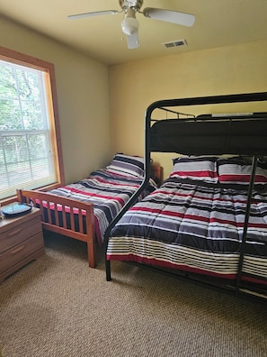 3 bedrooms, free WiFi, bed sheets