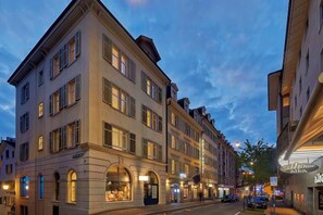 Unclassified image, 3 of 3, button - Hotel Rutli (Zurich)