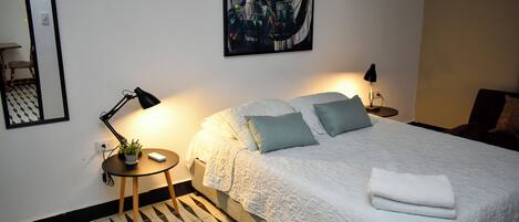 2 habitaciones, tabla de planchar con plancha, wifi y ropa de cama