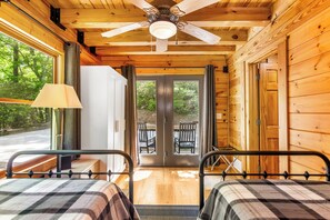 2 chambres, fer et planche à repasser, Wi-Fi gratuit, draps fournis