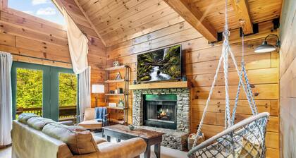 6 Acre Private Retreat Hot Tub, Firepit, Dog Friendly & Games 6 miles to Wine!