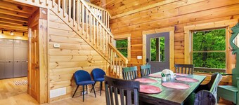 6 Acre Private Retreat Hot Tub, Firepit, Dog Friendly & Games 6 miles to Wine!