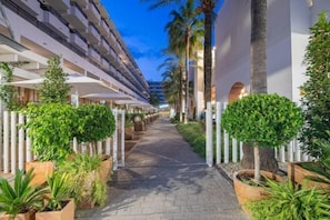 المنشأة من الداخل