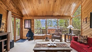 Smart TV, fireplace, DVD player