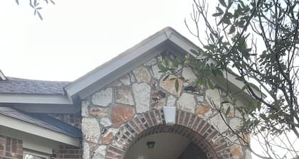 Spacious 4 Bed/2 Bath Home in the Woodlands