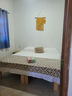 Silitysrauta/-lauta, Wi-Fi, vuodevaatteet