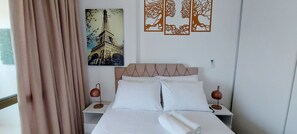 Basic Apartment | Free WiFi, bed sheets