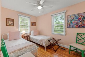 3 bedrooms, travel crib, WiFi, bed sheets