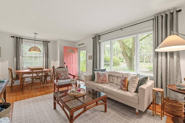 TV - The Beaufort Pearl SC (Beaufort)