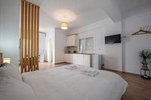 1 habitación, tabla de planchar con plancha, wifi gratis y ropa de cama