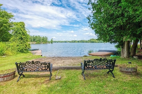 Property grounds. 4-BR Luxurious Lake-house.