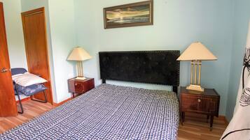 4 bedrooms, desk, free WiFi, bed sheets