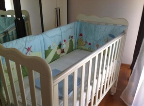 2 bedrooms, iron/ironing board, Internet, bed sheets