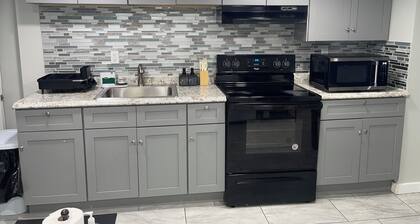 Cozy Event House - Bdays, Showers - Gather - Party- 4BR Home - Max 16 Guests