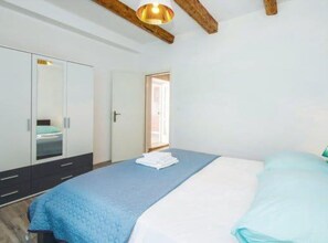 3 bedrooms, iron/ironing board, Internet, bed sheets