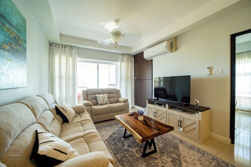 Urban Charm: Modern One Bedroom