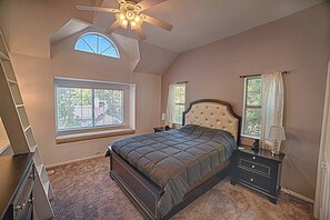 4 habitaciones, tabla de planchar con plancha y cuna de viaje 