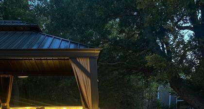 4-bed/ 3 BATH HOUSE in peaceful LAKE ARROWHEAD with WiFi, AC, HUGE BACKYARD