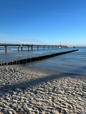 Sun-loungers - New! Modern, completely renovated vacation bungalow in a quiet and central location! (Zingst)