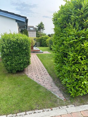 Property grounds - New! Modern, completely renovated vacation bungalow in a quiet and central location! (Zingst)