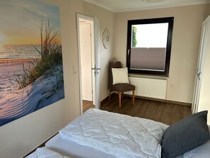 2 bedrooms, free WiFi - New! Modern, completely renovated vacation bungalow in a quiet and central location! (Zingst)