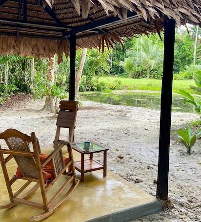 BangalƓ, sacada, vista para o pƔtio | TerraƧo/pƔtio