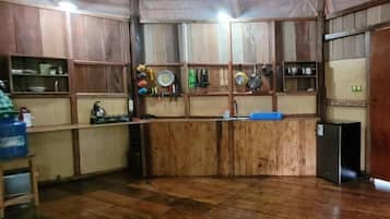 洋房, 陽台, 庭園景觀 | 私人廚房 | 電冰箱、鍋具/餐盤/廚房用品