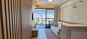 Comfort appartement | Woonruimte | Een 40-inch smart-tv met digitale zenders, Netflix en streamingdiensten