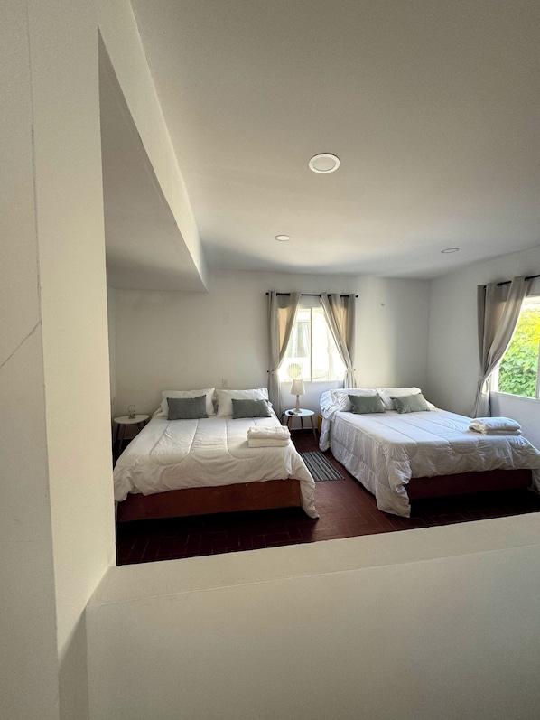 1 chambre, fer et planche à repasser, Wi-Fi, draps fournis