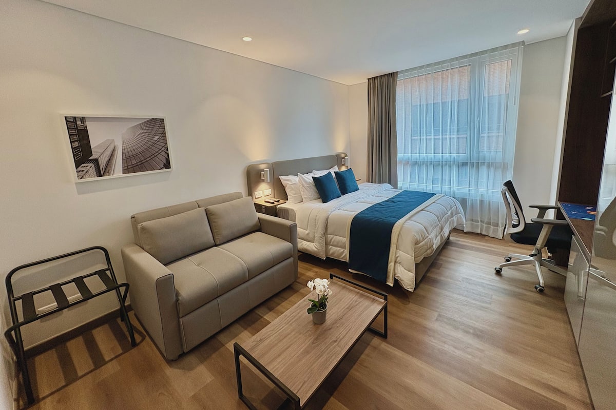 Standard Apartment | 2 bilik tidur, meja, ruang kerja komputer riba