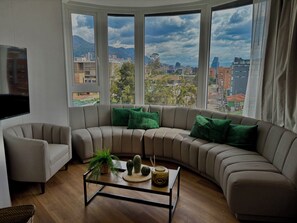 Elite Apartment, City View | Desk, laptop workspace, blackout curtains, soundproofing - VOU by Wellcome (Bogotá)