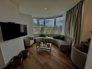 Elite Apartment, City View | Pemandangan dari bilik