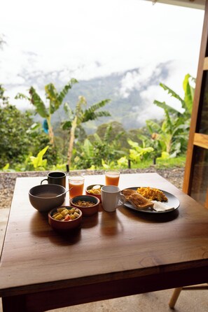 Free daily local cuisine breakfast  - Glamping Jardín (Jardín)