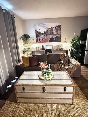 TV, fireplace, offices - Downtown Condo near Rogers | Parking, Pool, Gym (Edmonton)