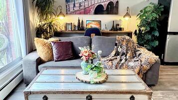 TV, fireplace, offices